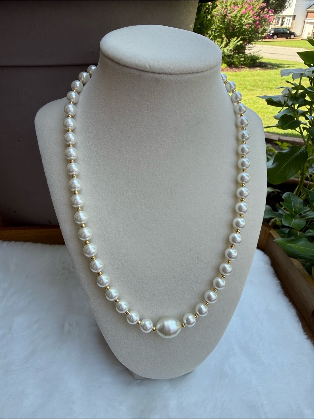 Classy White Faux Pearl & Gold-Plated Beaded Statement Necklace – 18”